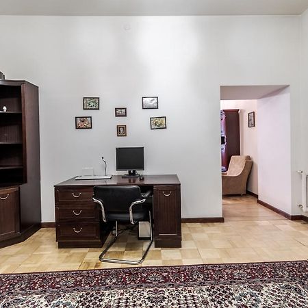 Doroshenka Antique Apartment Lviv Exterior photo