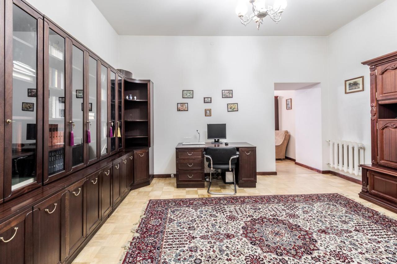 Doroshenka Antique Apartment Lviv Exterior photo
